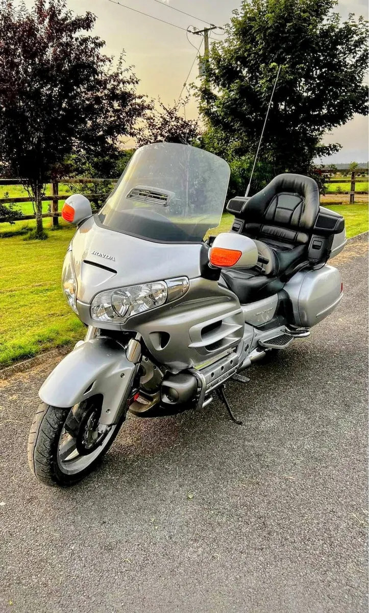2006 Honda Goldwing - only 1850 miles - Image 2