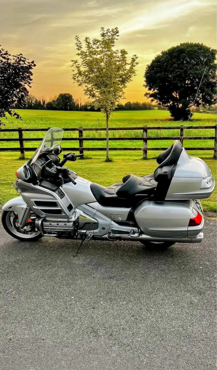 2006 Honda Goldwing - only 1850 miles - Image 4