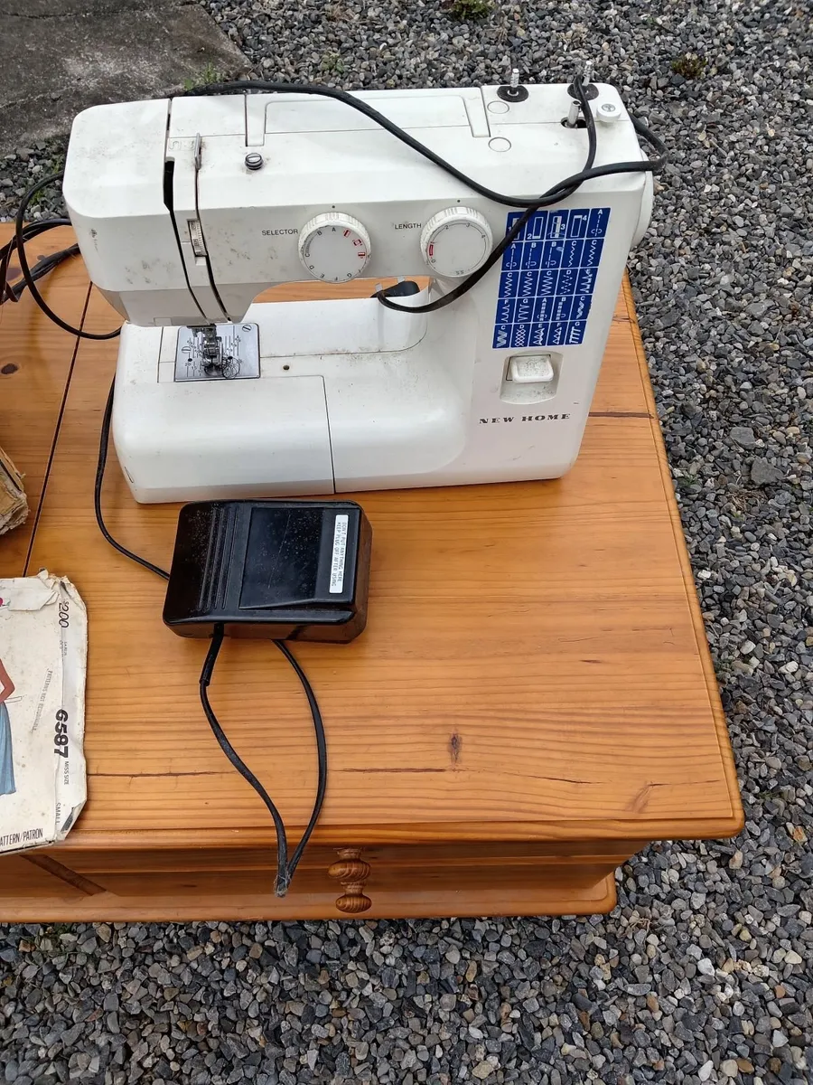 Sewing machine - Image 1