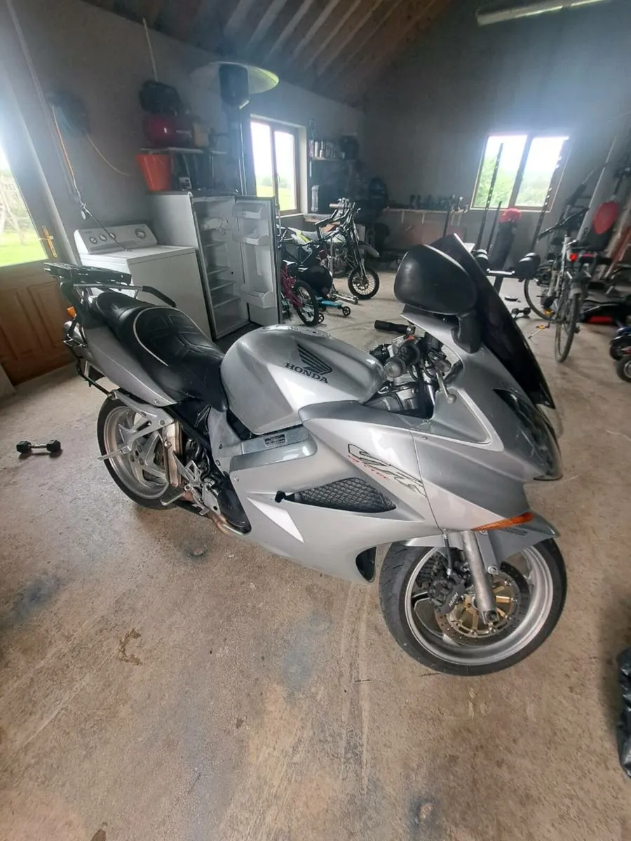 Vfr 800 with full panniers - Image 1