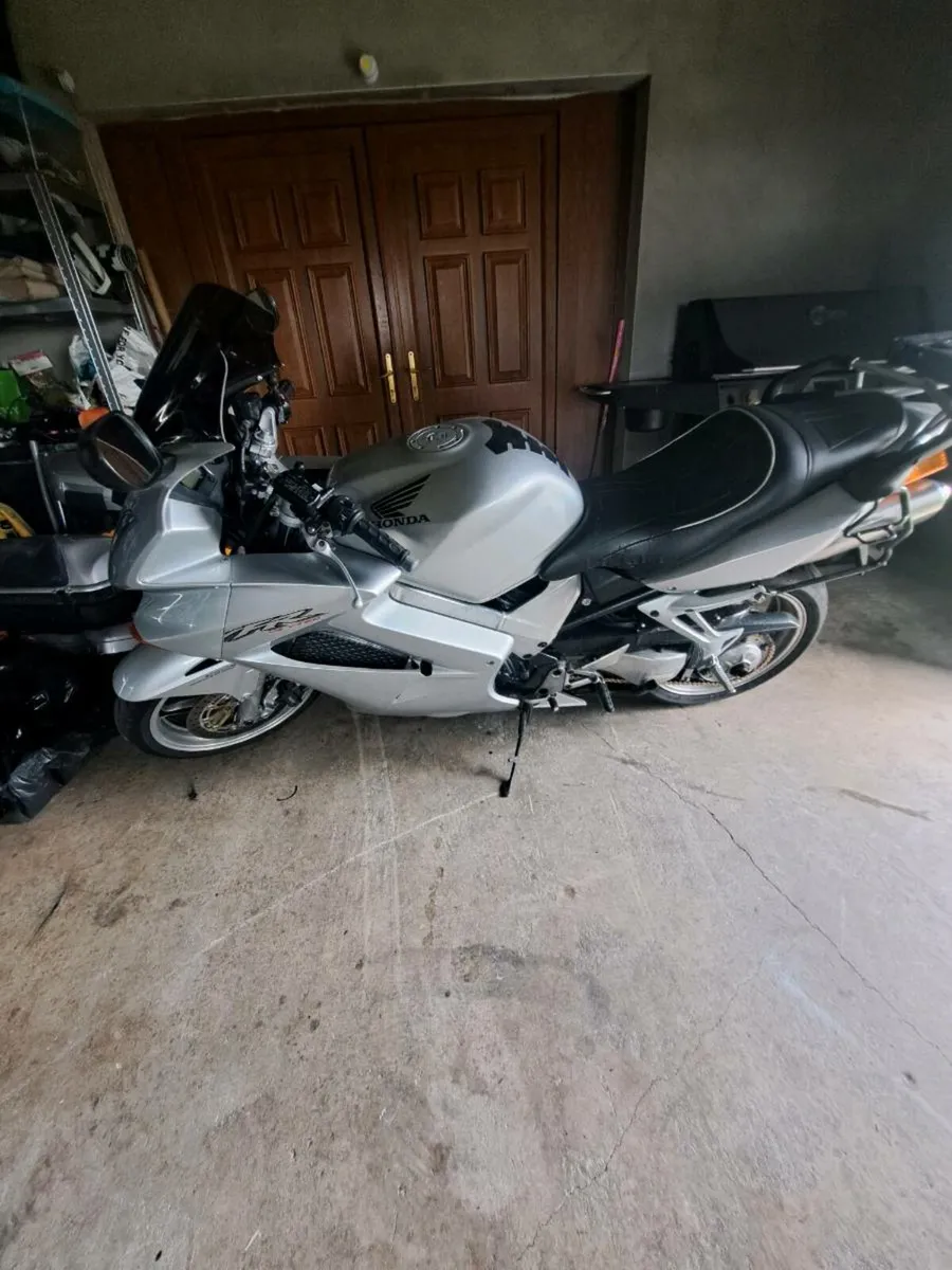 Vfr 800 with full panniers - Image 2