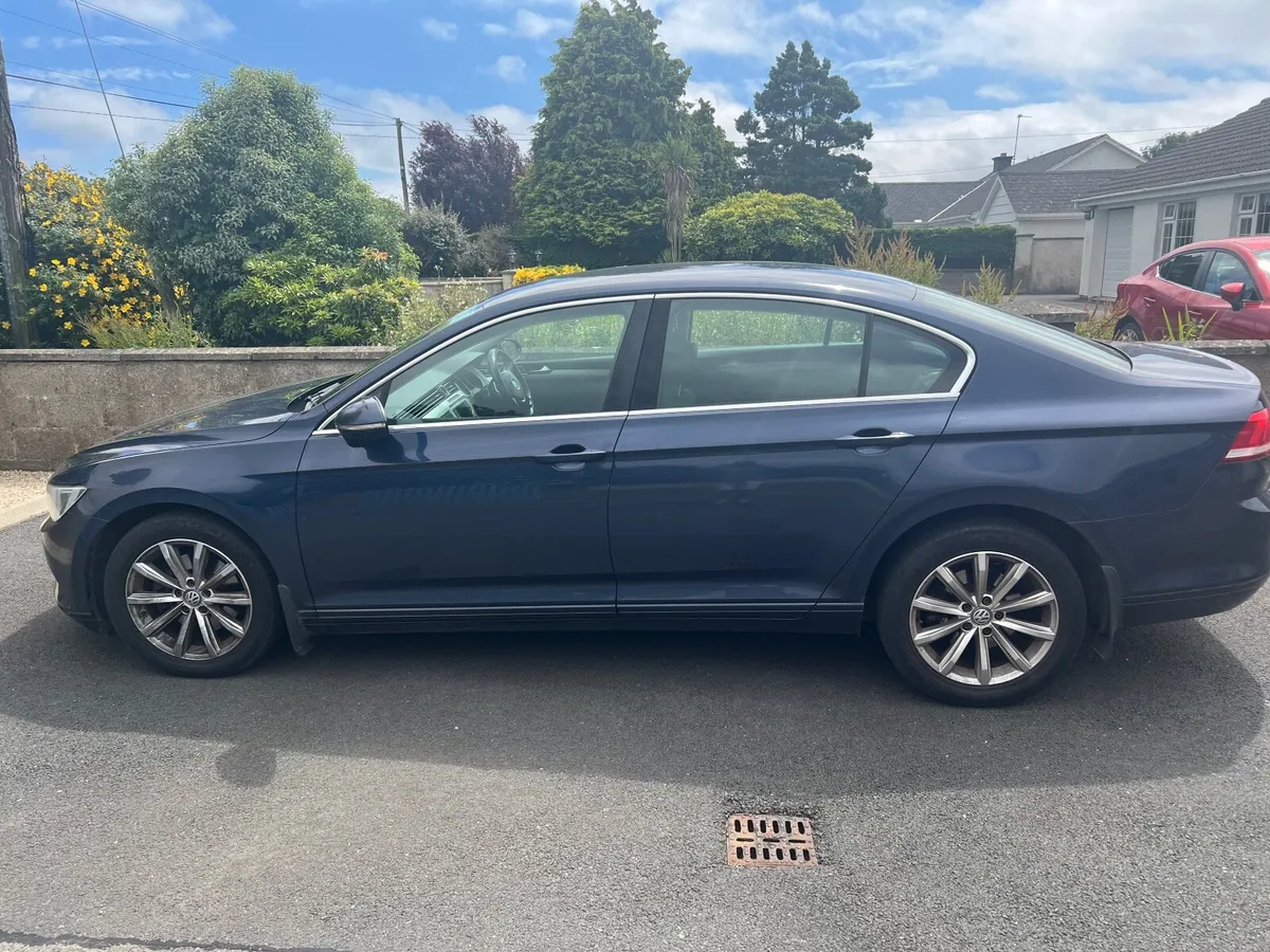 Volkswagen Passat 2015 - Image 2