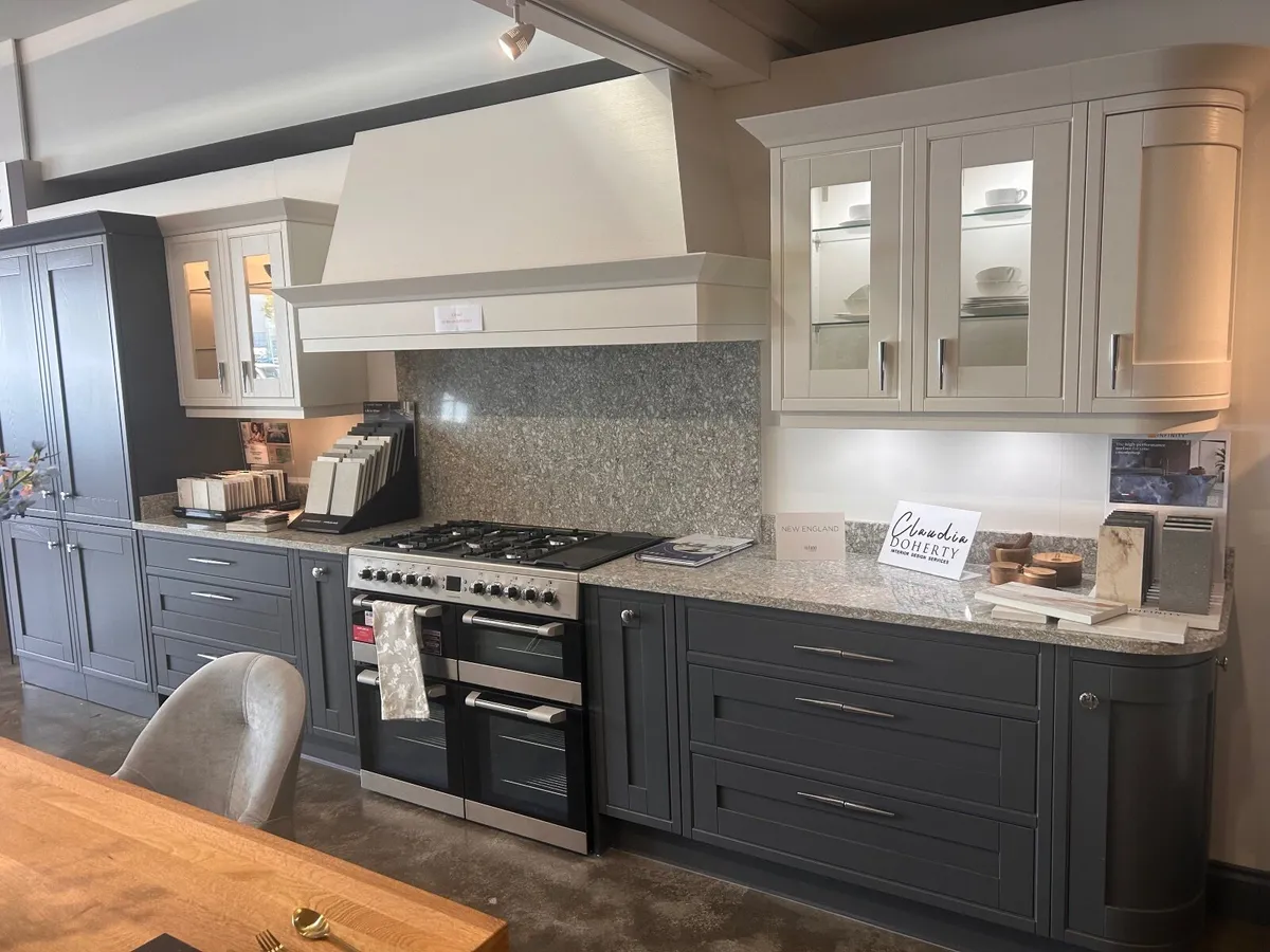 Kitchen Ex- Display inc cooker and quartz - Image 1