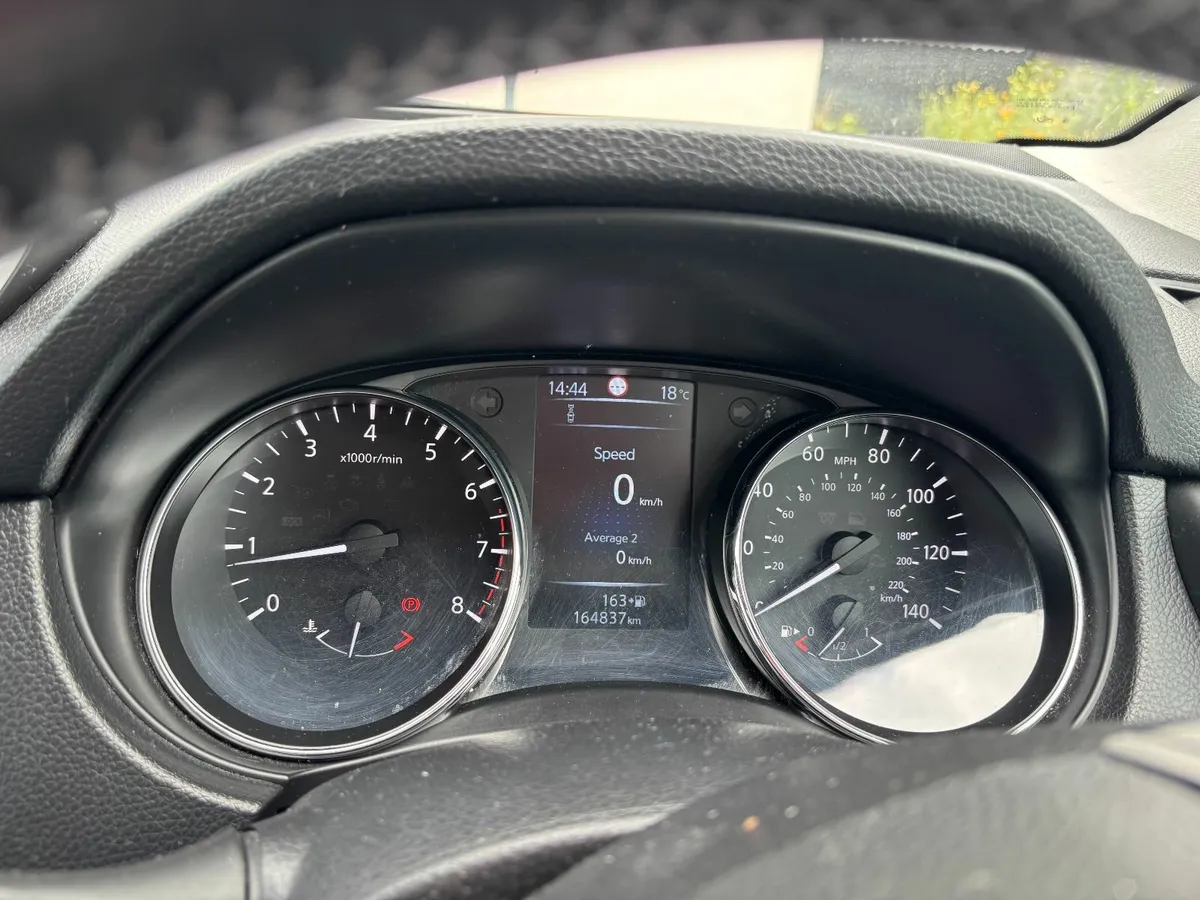 Nissan Qashqai 2015 - Image 2
