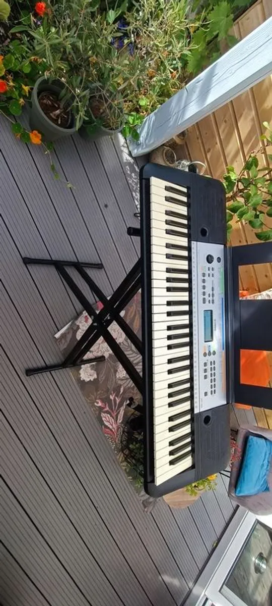 YAMAHA YPT 255 Keyboard with stand for sale - Image 3