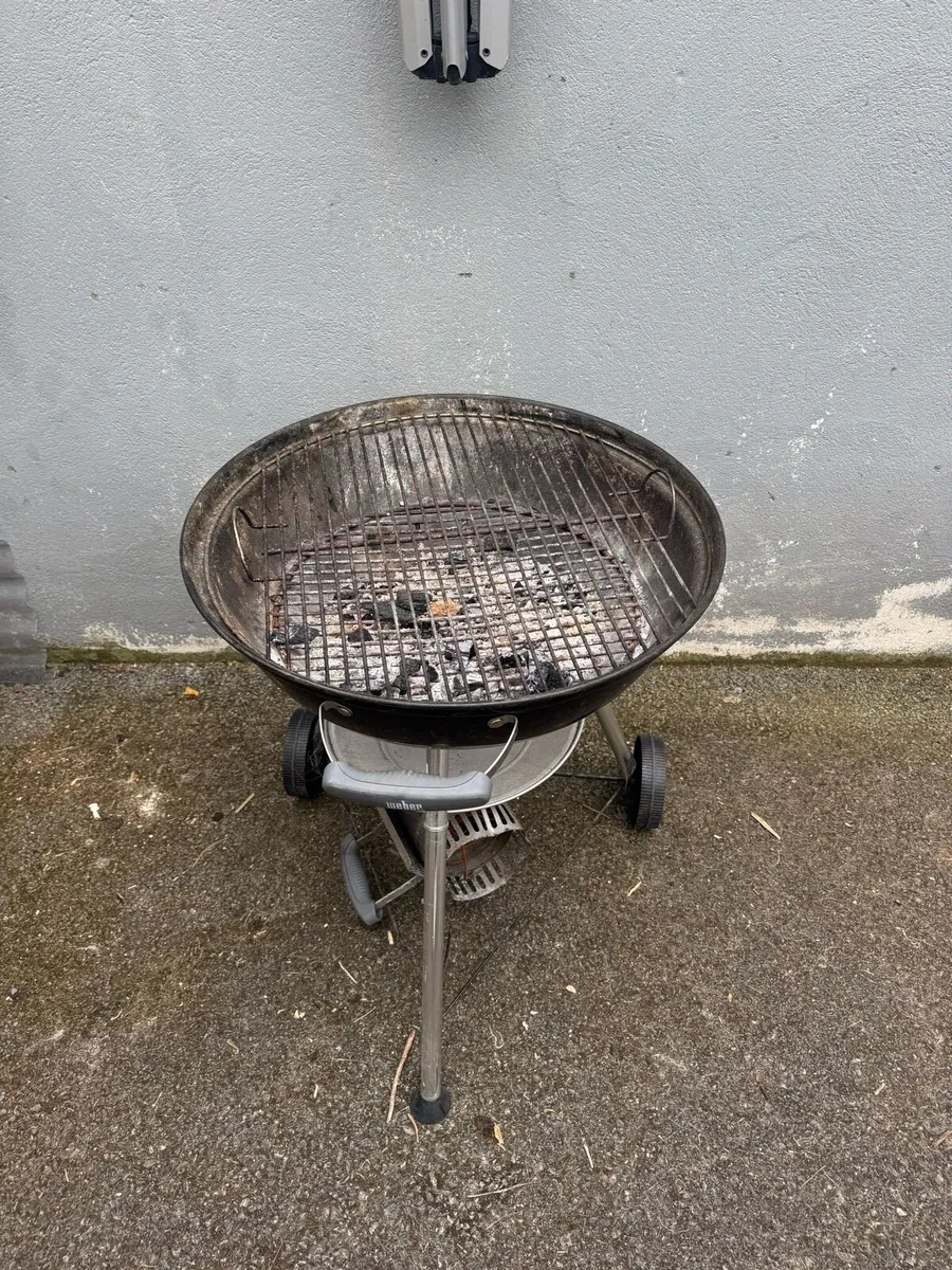 Weber Compact Kettle BBQ 57cm - Image 3