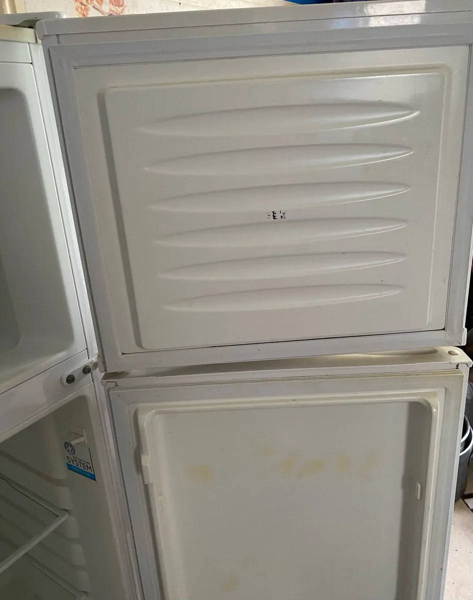 Amica small fridge - Image 2