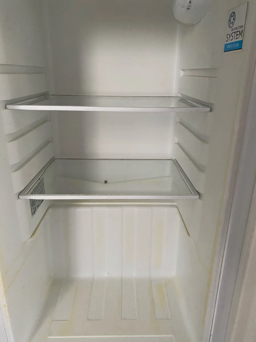 Amica small fridge - Image 4