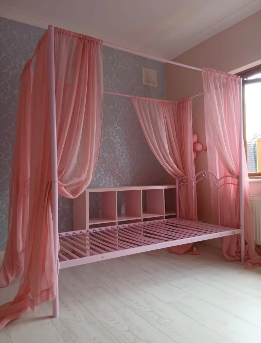 Child’s Four poster single bed