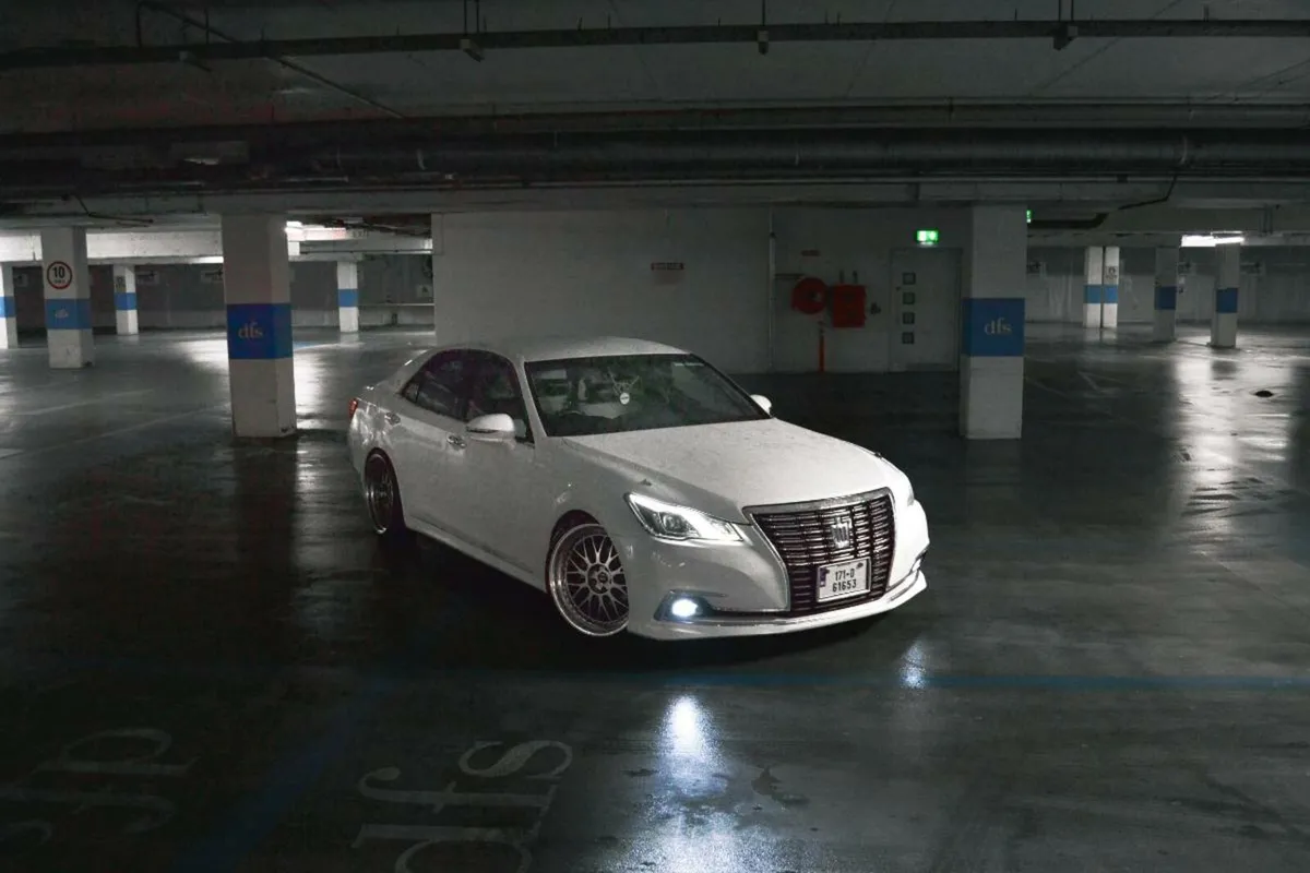 Toyota Crown Royalsaloon - Image 2