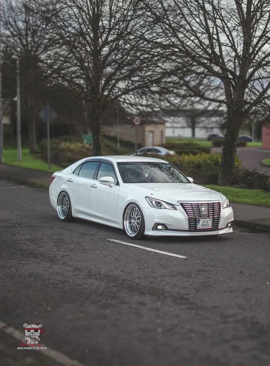 Toyota Crown Royalsaloon - Image 3