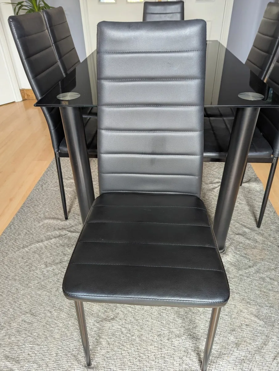 Table and 6 chairs - Image 2