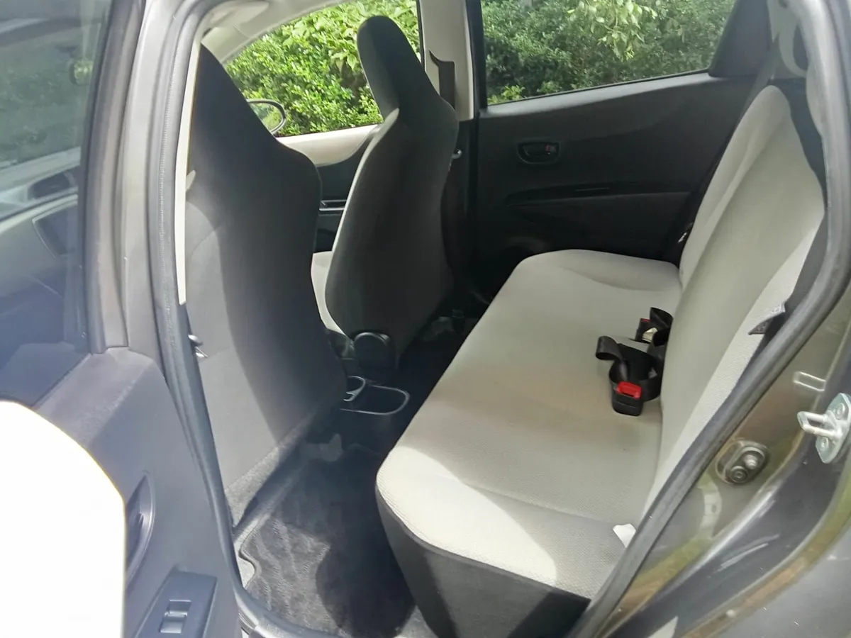 Toyota Yaris 2012 automatic - Image 3