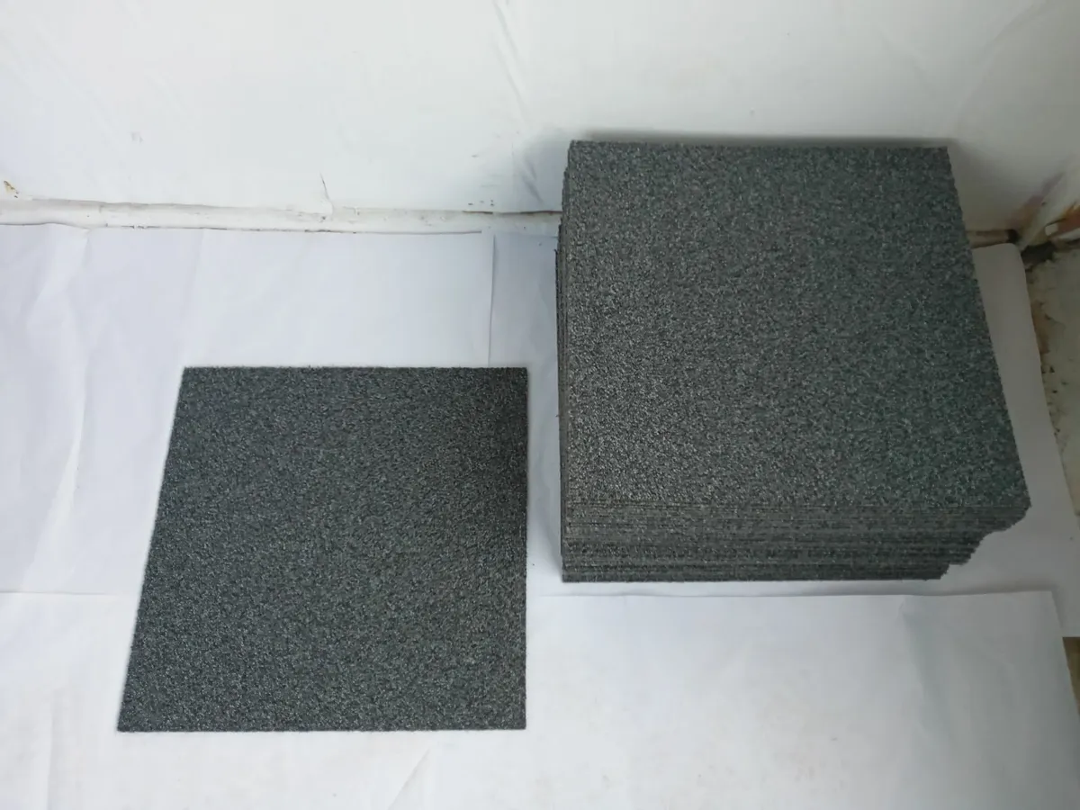 Lot of 45 Carpet Tiles in Good Condition - Image 2