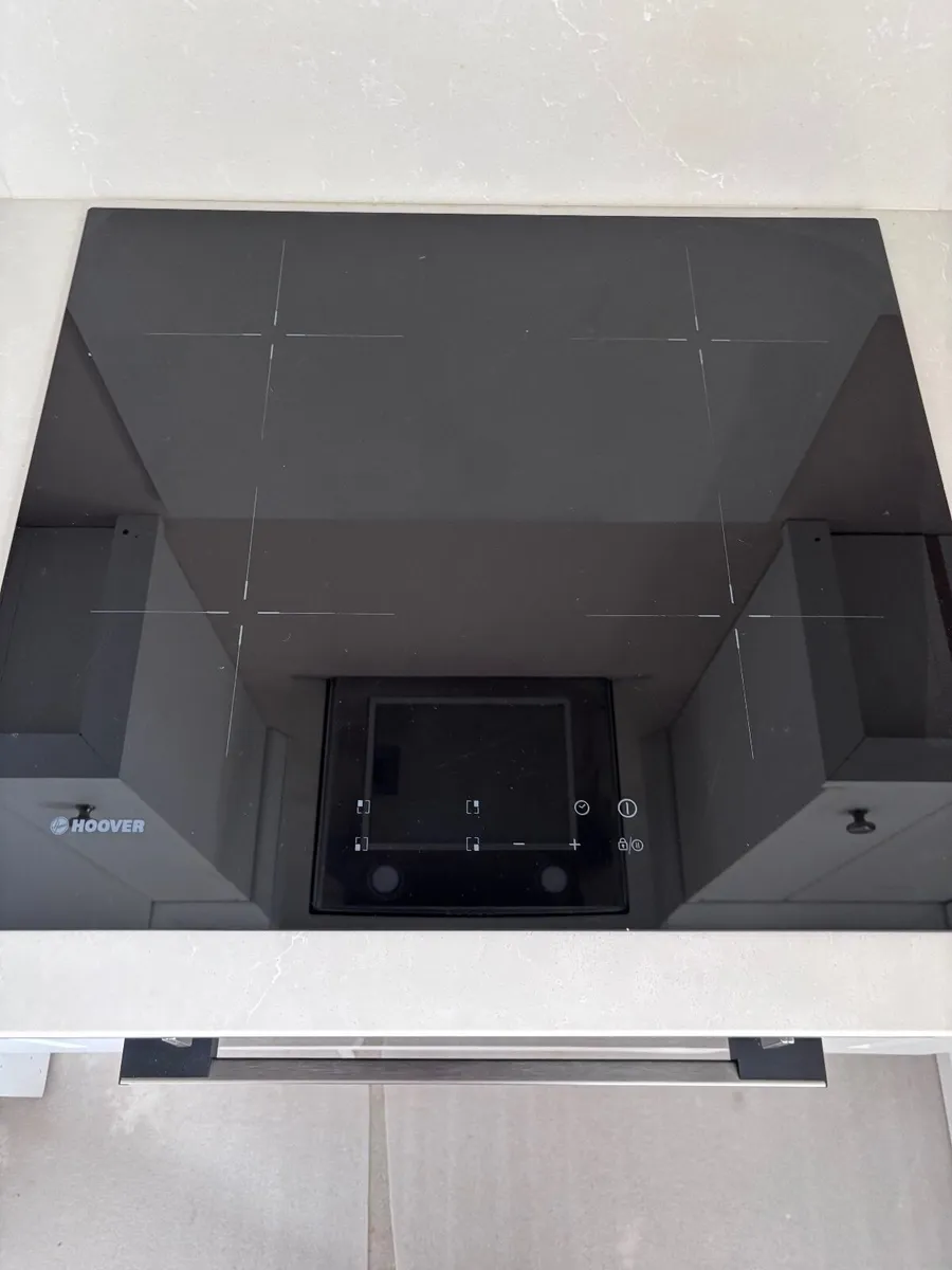 Kitchen with appliances - Image 2