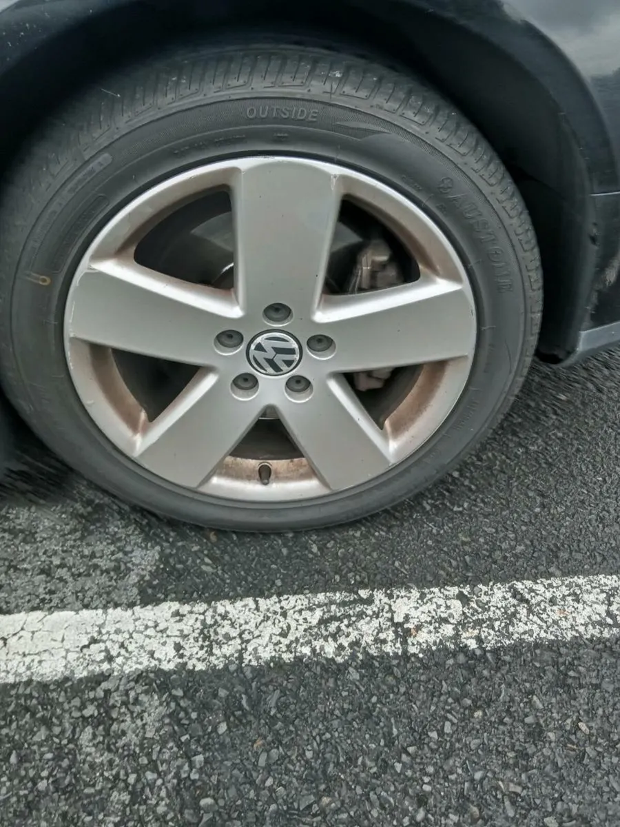 VW 18 HI LINE SPORTS ALLOYS GOOD TYRES - Image 2
