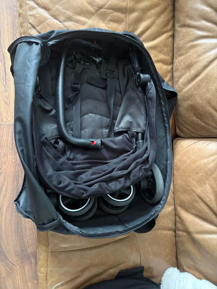 Mamas and Papas Travel Pram - Image 2