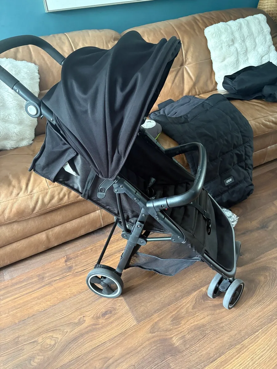 Mamas and Papas Travel Pram - Image 3