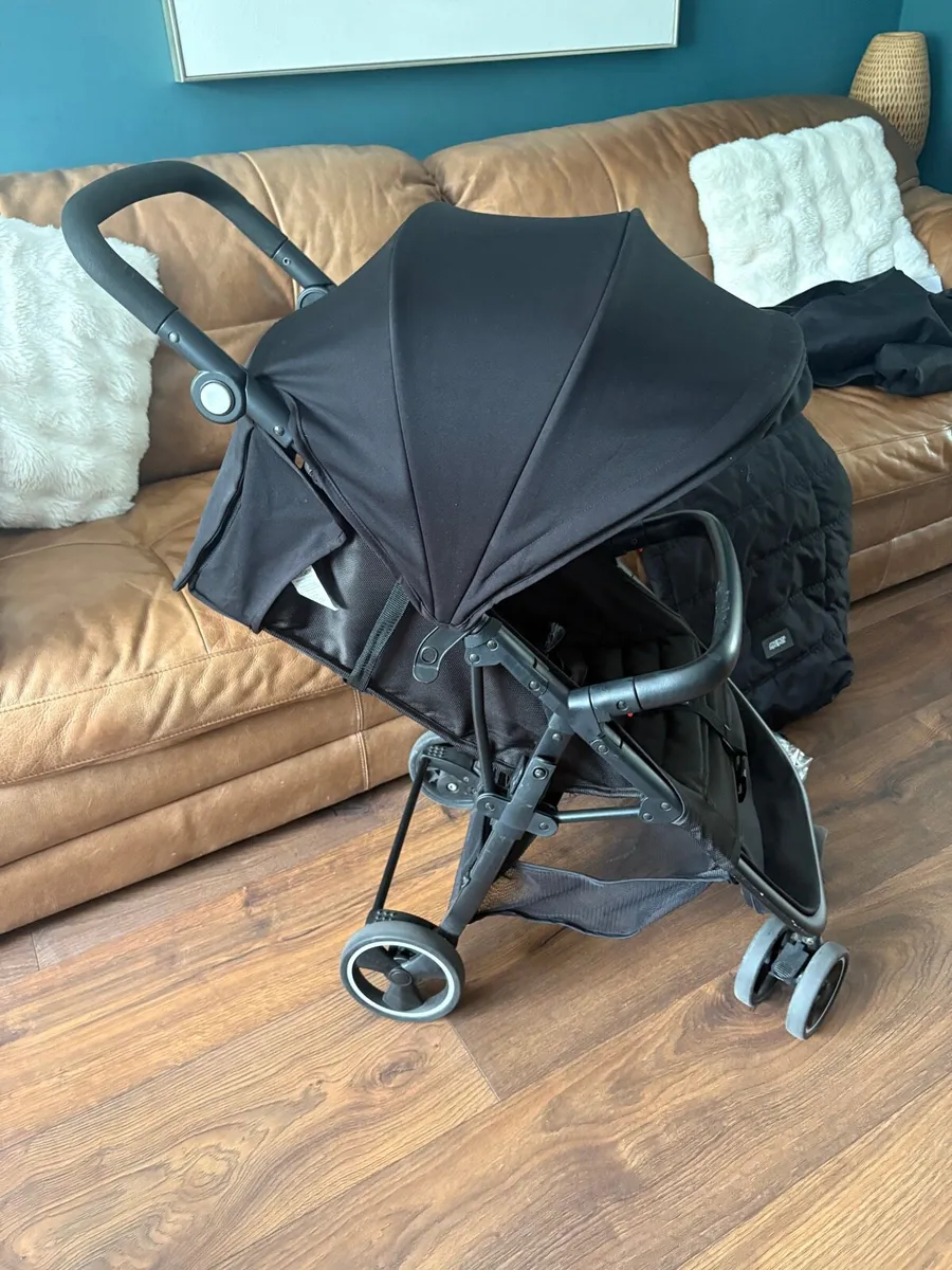 Mamas and Papas Travel Pram - Image 4