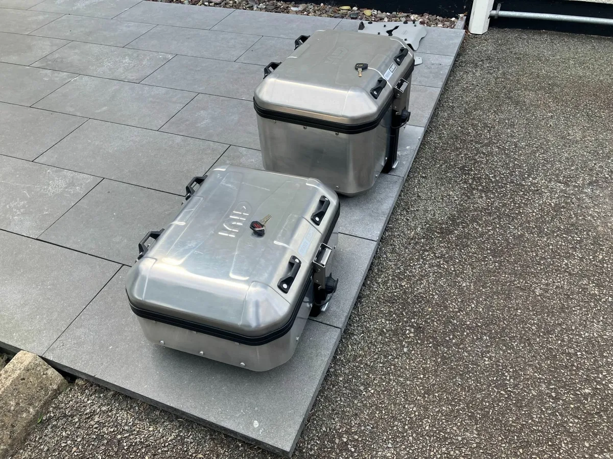 Givi Dolomiti Aluminium 30 litre top box - Image 4