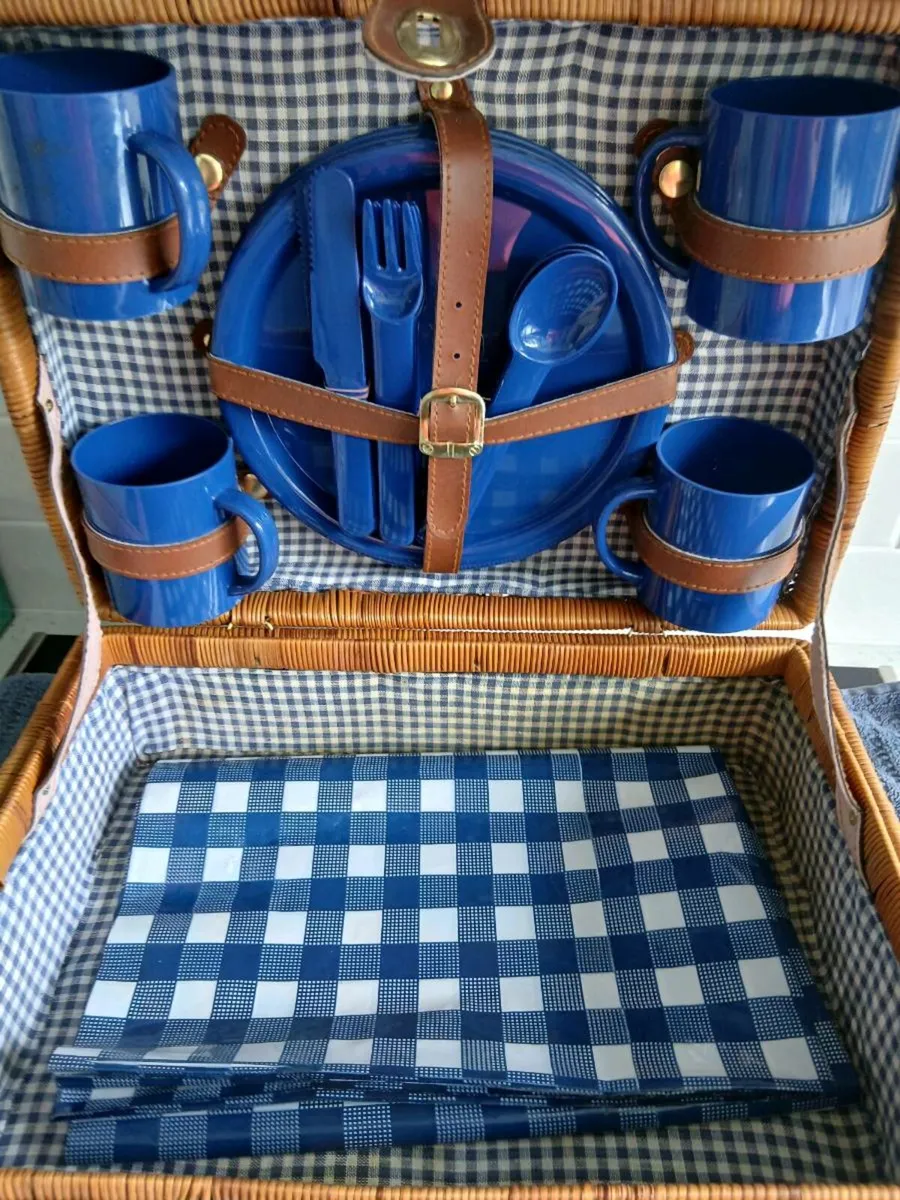 Picnic hamper - Image 1