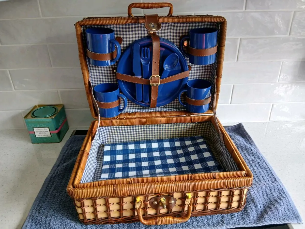 Picnic hamper - Image 2