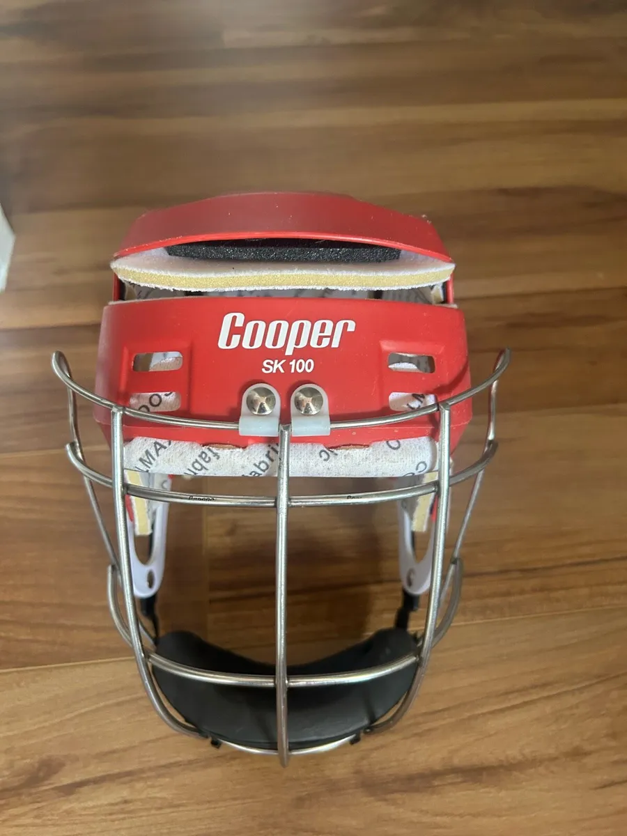 Hurling helmet - Image 1