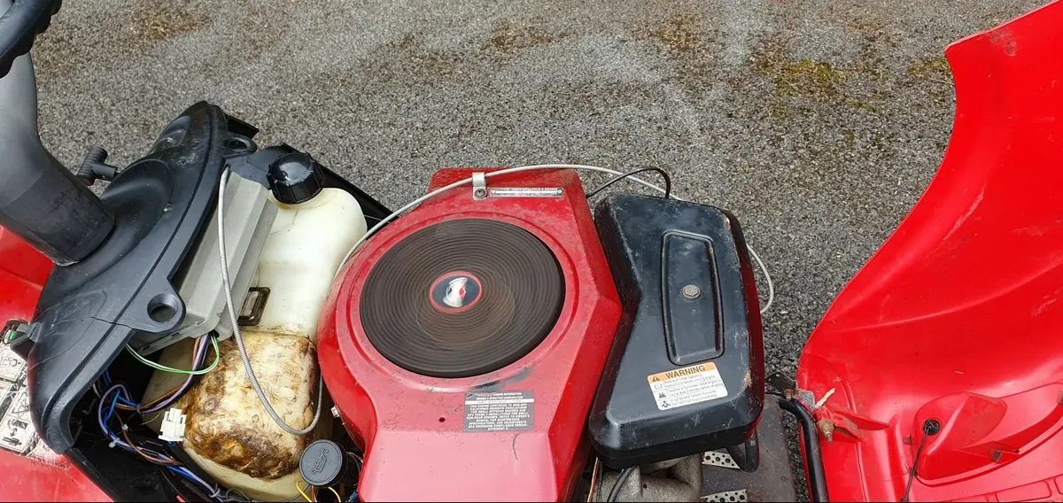 Ride on lawnmower - Image 2