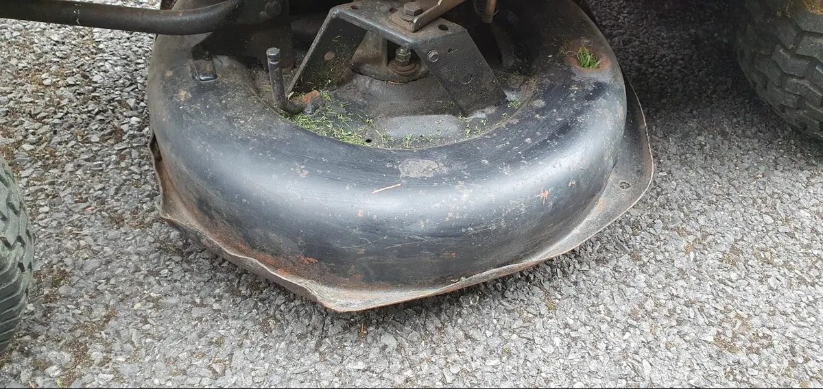 Ride on lawnmower - Image 4