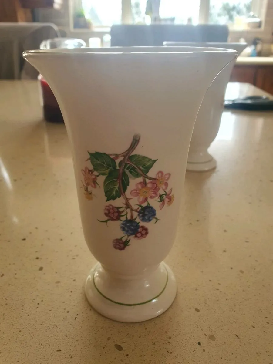 Hammersley Ireland 2 Vases - Image 3