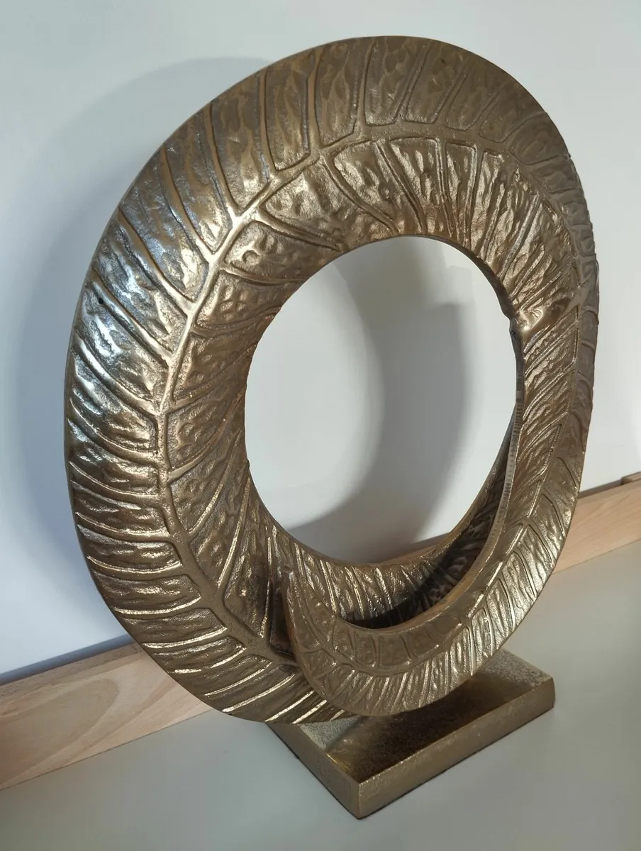 metal sculpture 41 cm heavy - Image 1