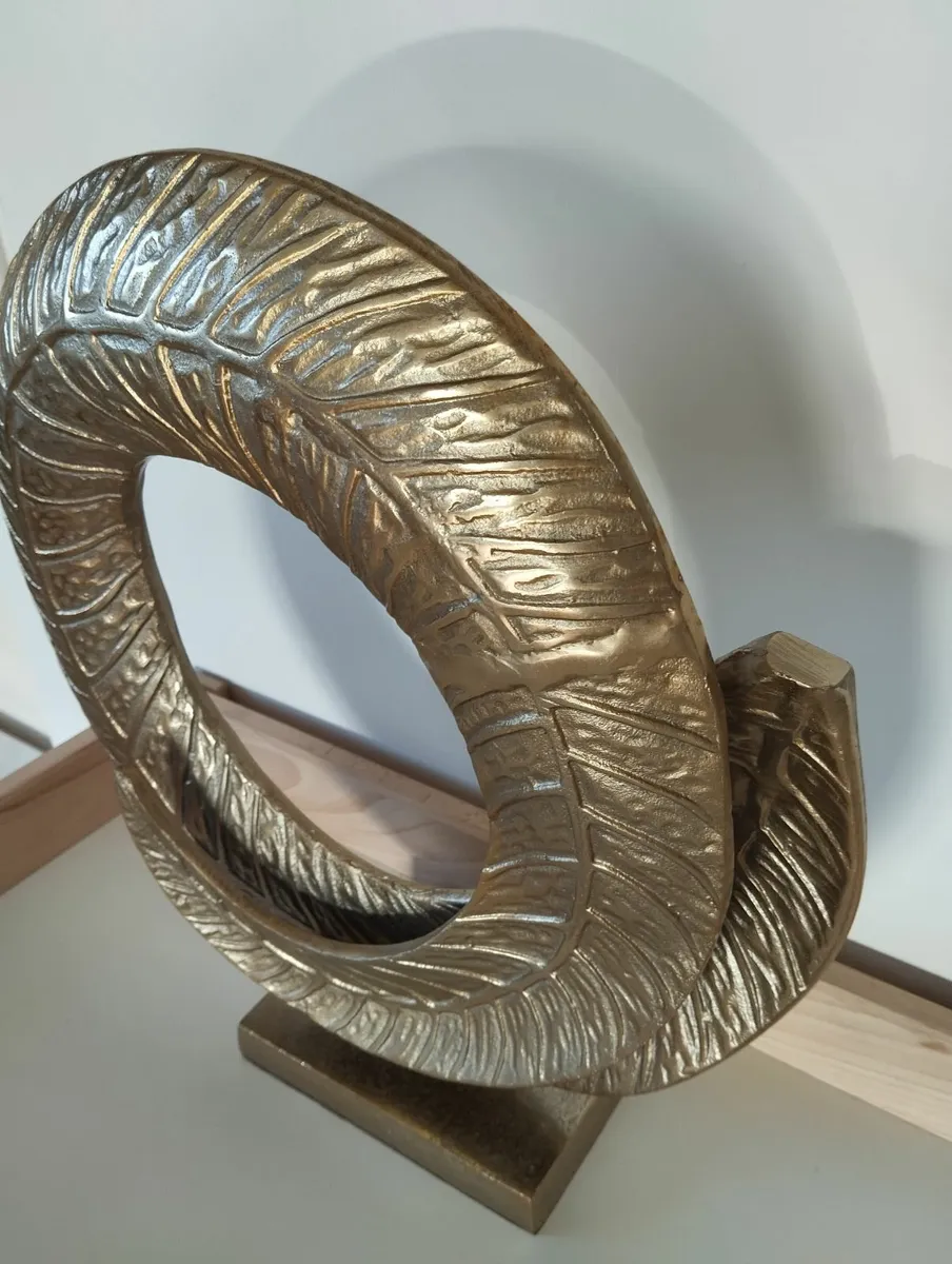 metal sculpture 41 cm heavy - Image 4