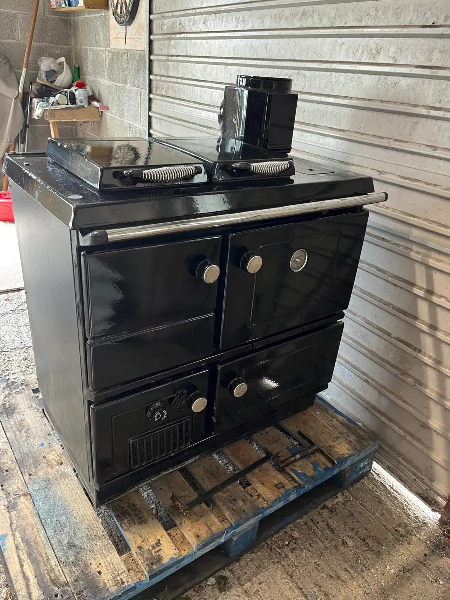 Super Stanley solid fuel range - Image 1