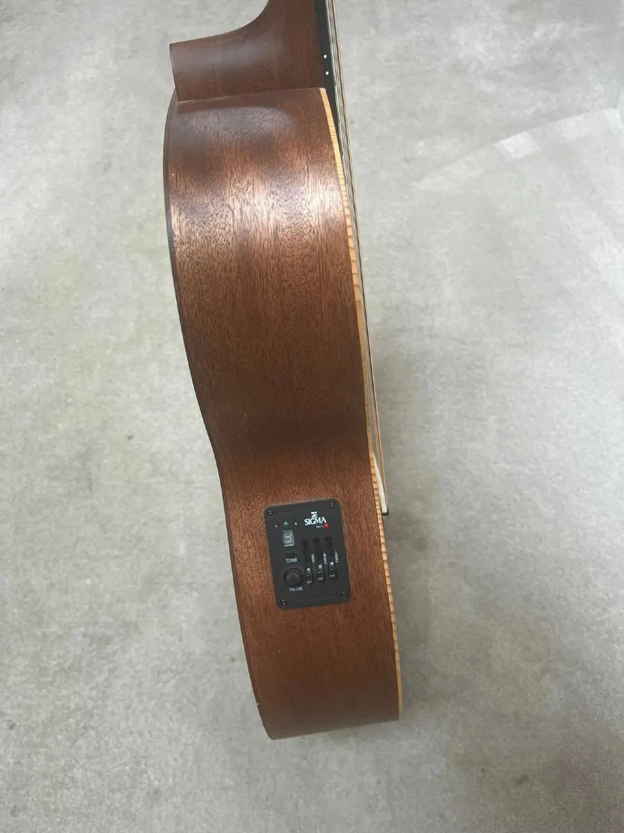 guitar - Image 1