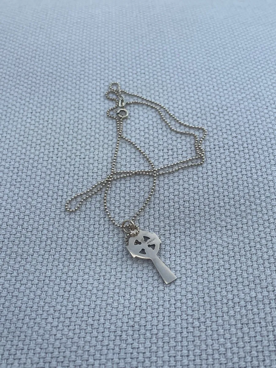 9ct Celtic Gold Cross and Chain - Image 2