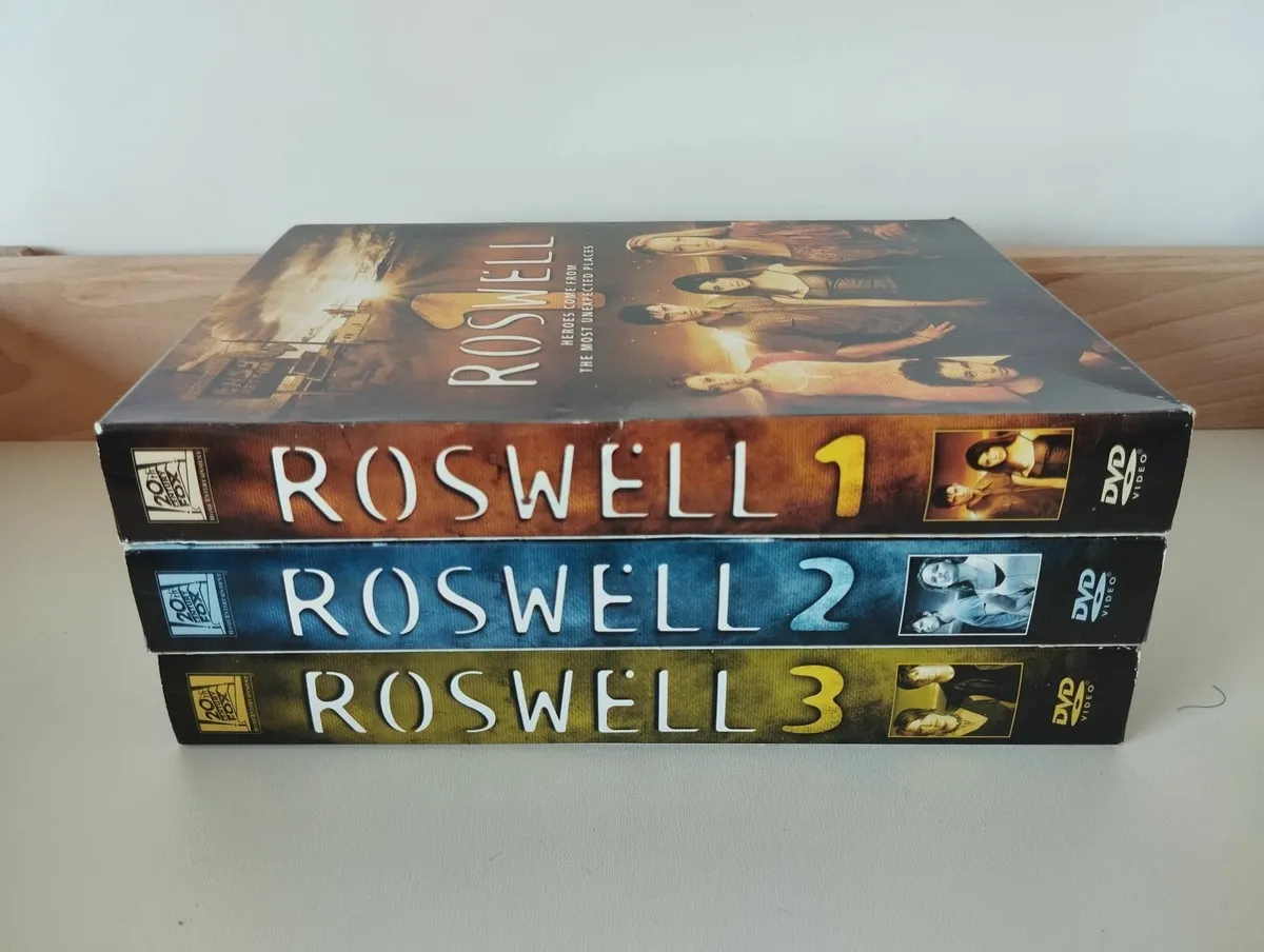 Roswell The Complete Series Seasons 1-3 DVD Set - Image 1