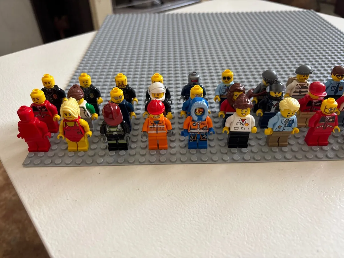 Lego figures - Image 1