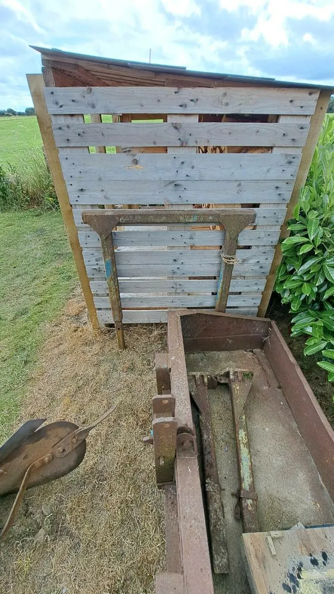 Vintage implements - Image 1