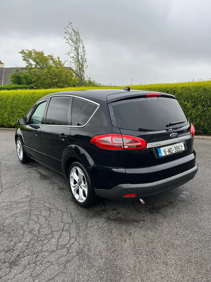 Ford Smax 7seater titanium model - Image 3