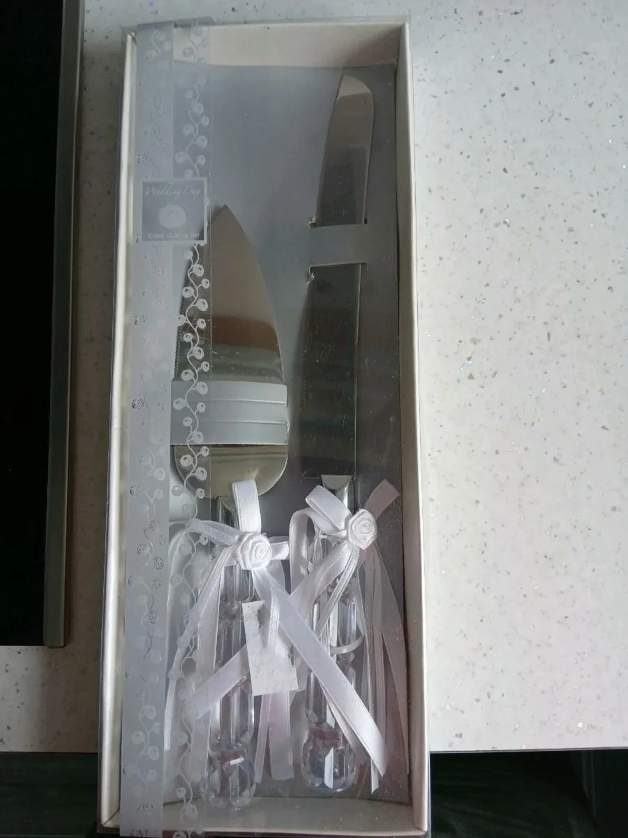Wedding cake knife & slice server - Image 1