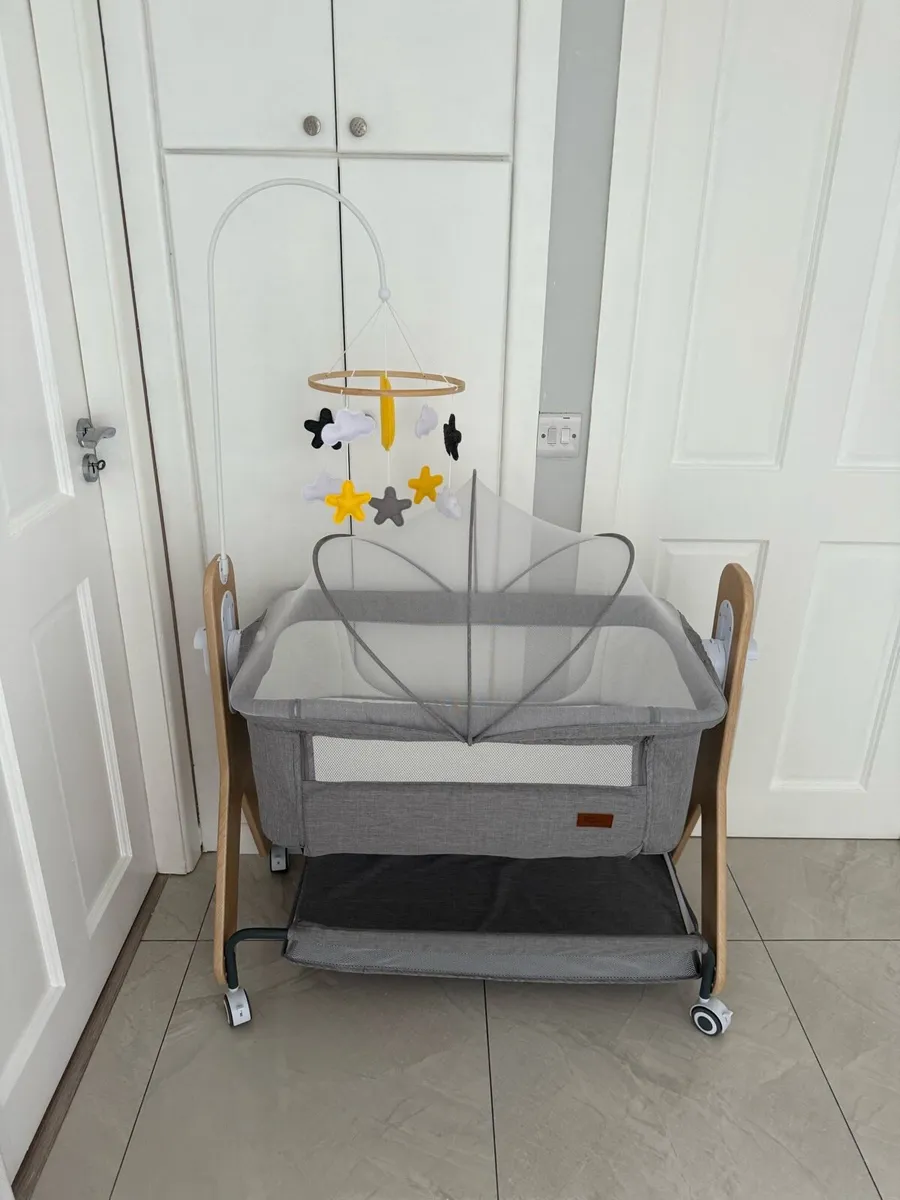 Next to me cot - Image 1