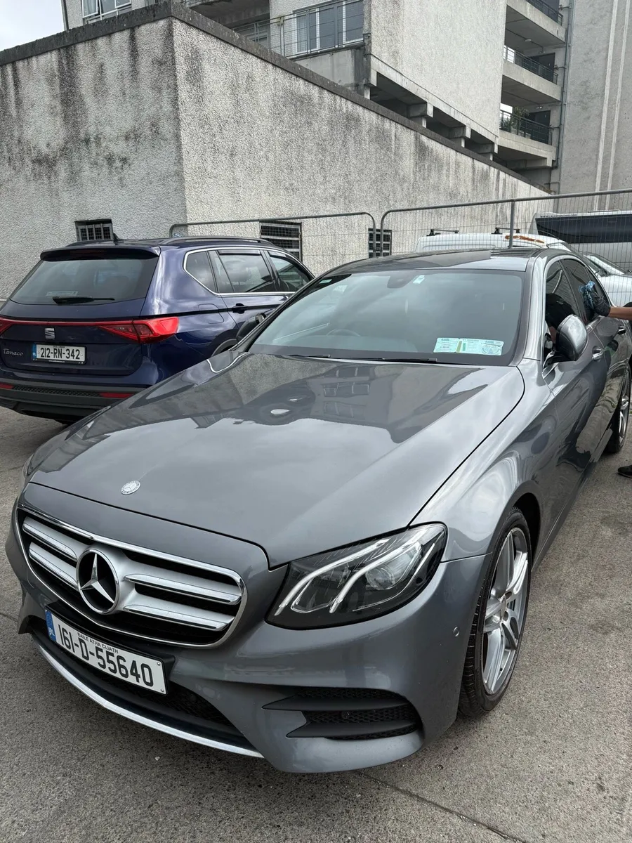 E220D MERCEDES BENZ (AMG SPORTS) - Image 2