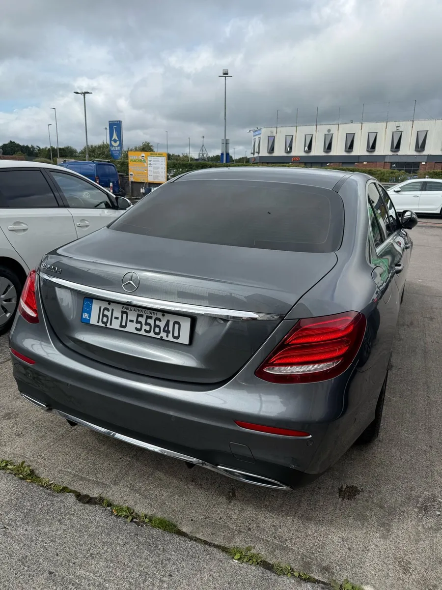 E220D MERCEDES BENZ (AMG SPORTS) - Image 4