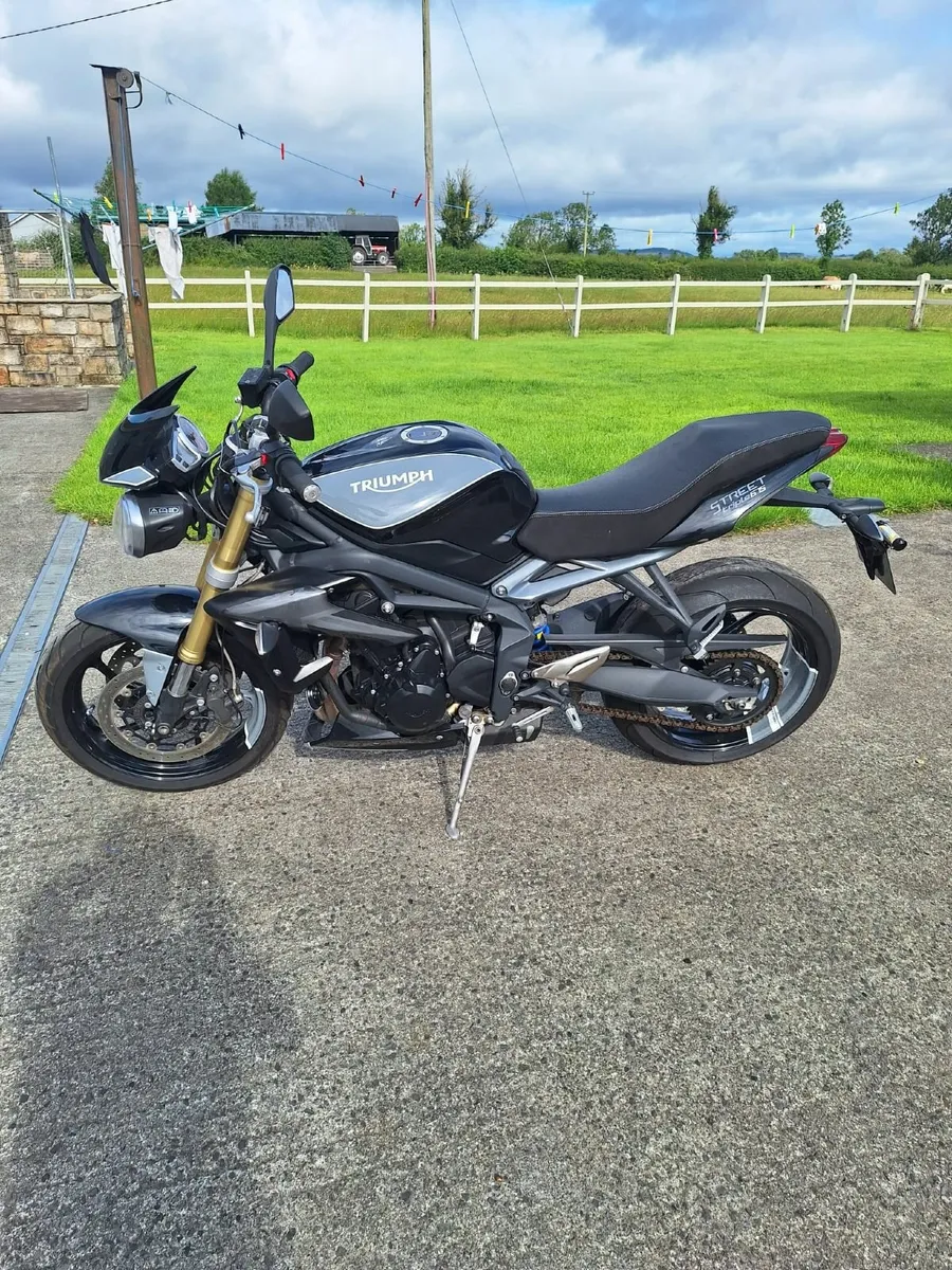 Triumph Street Triple 2017 - Image 1