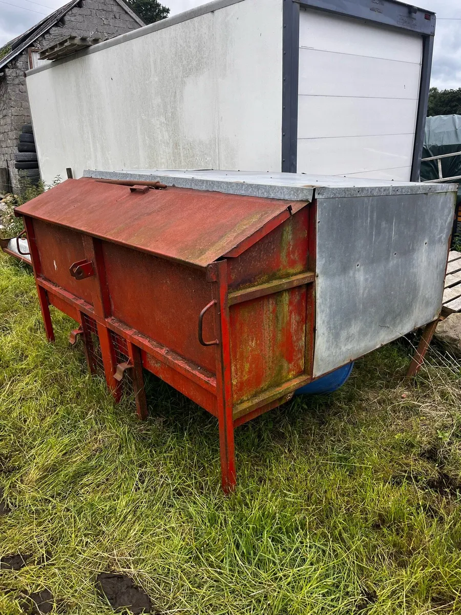 Calf creep feeder - Image 1
