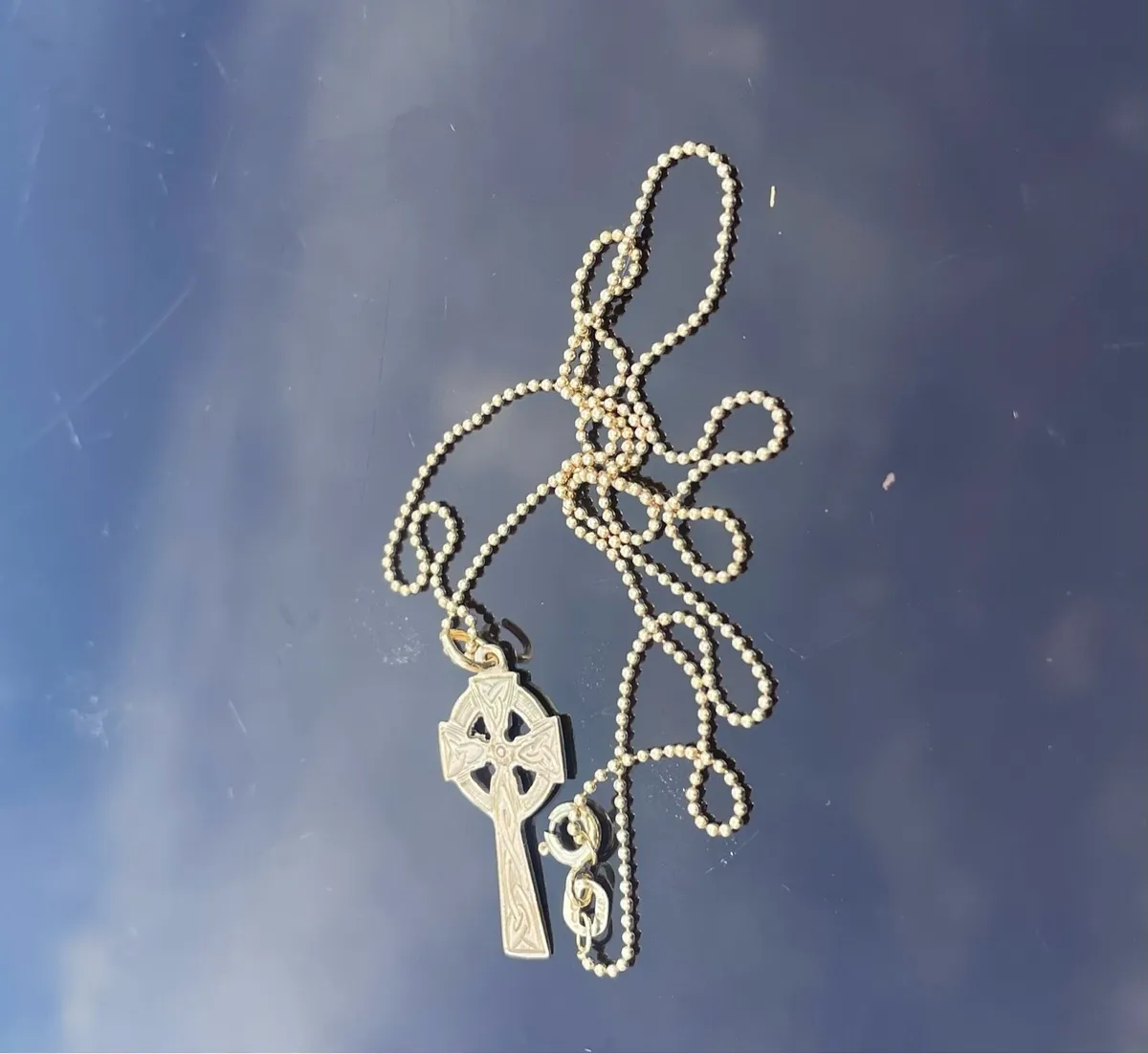 9ct Celtic Gold Cross and Chain - Image 4