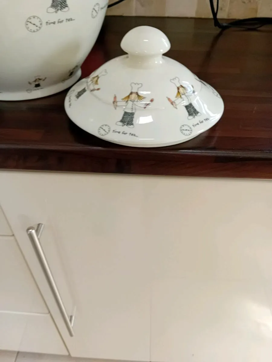 LARGE BISCUIT BARRELL WITH LID - Image 2