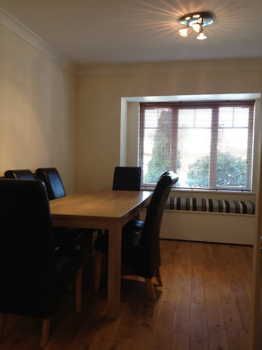 Table & Leather chairs - Image 1