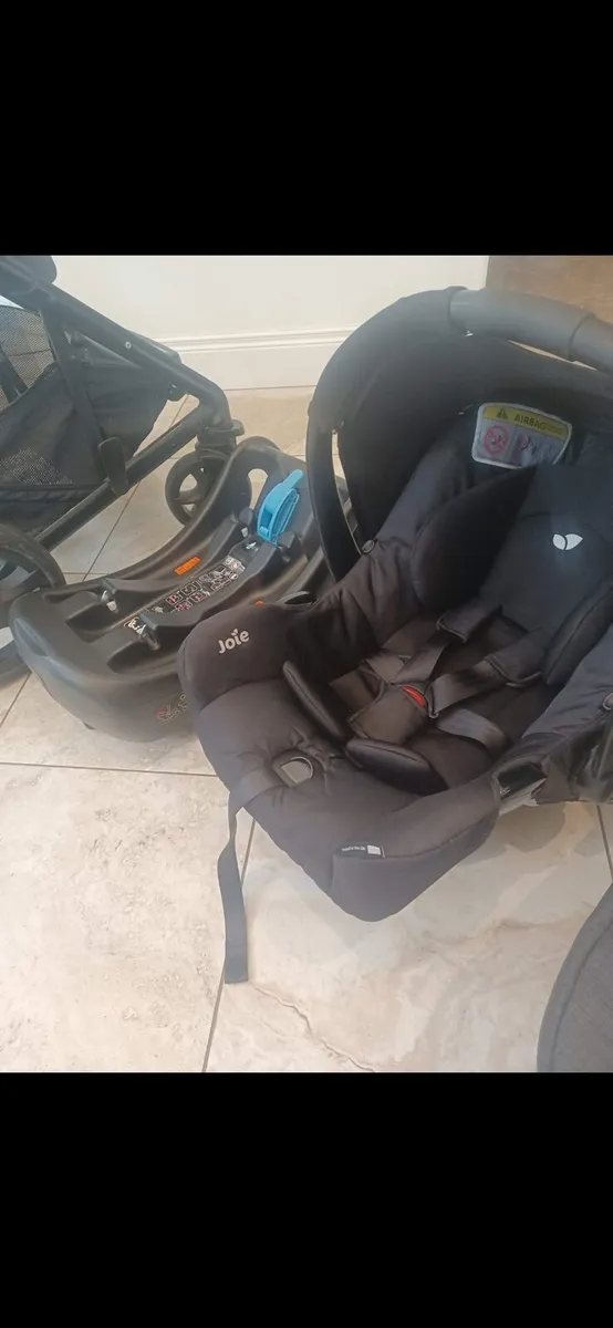 Joie chrome travel system - Image 1