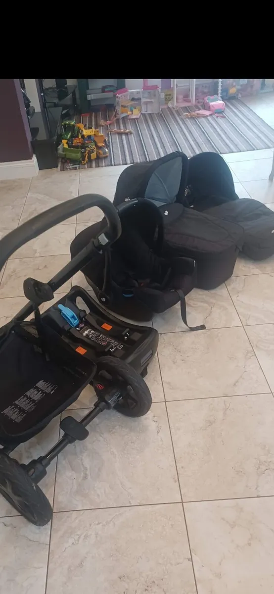 Joie chrome travel system - Image 4